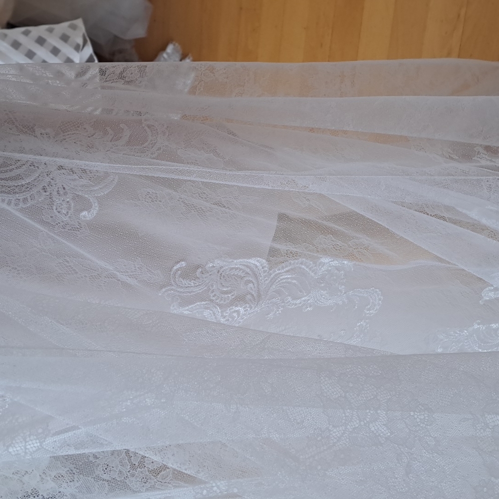 Wedding dress made for the beach - Picture 5 of 8